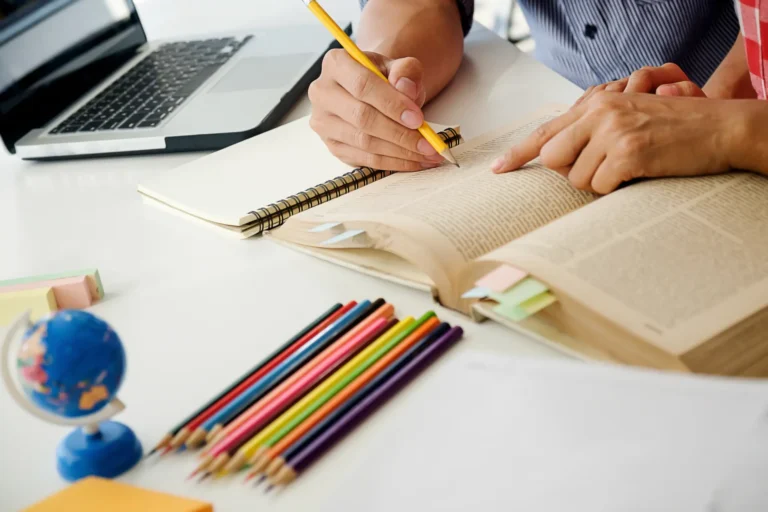 computer-book-reading-planning-ideas-students